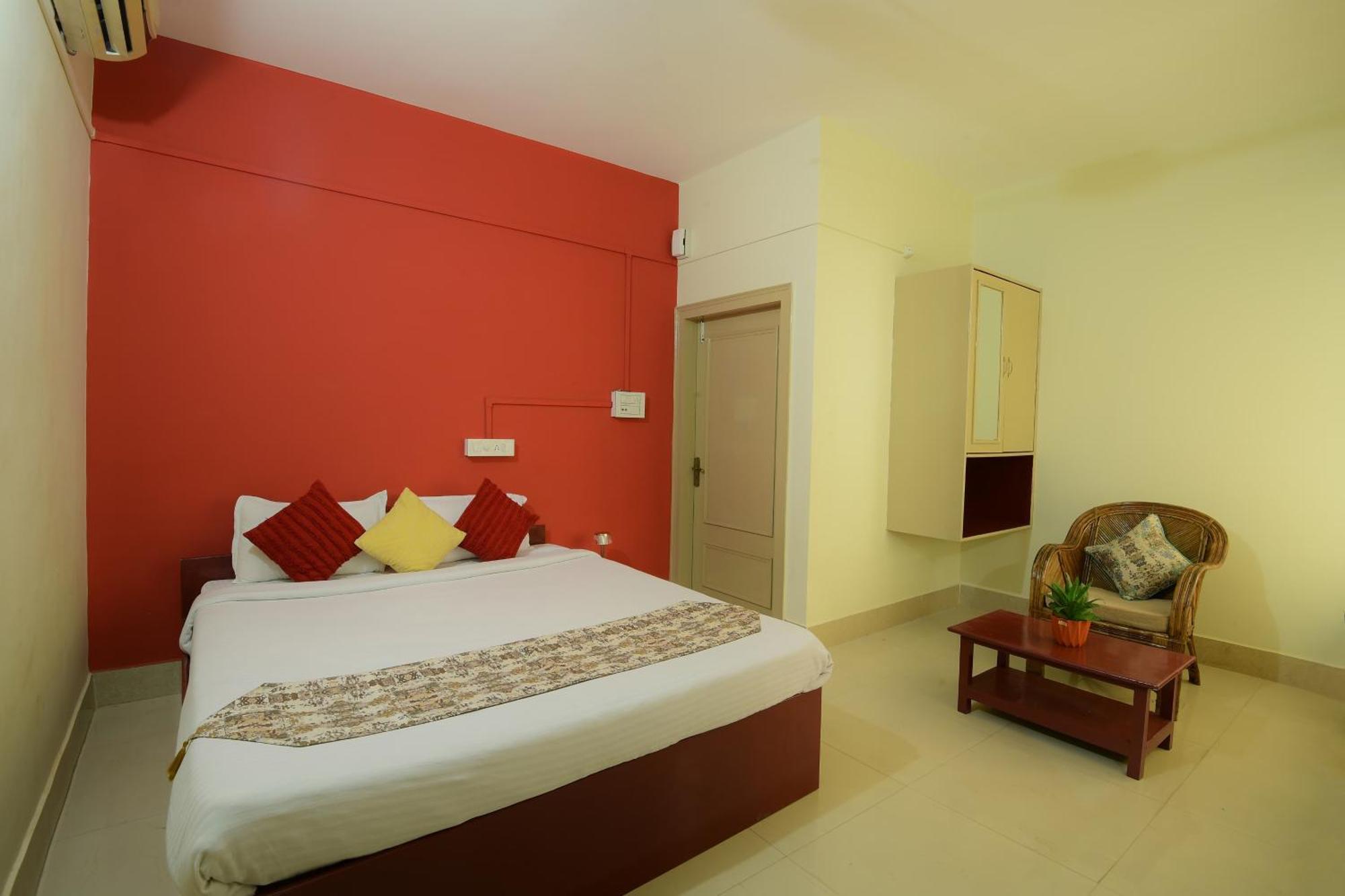 Hotel Bhargav Ґувахаті Екстер'єр фото