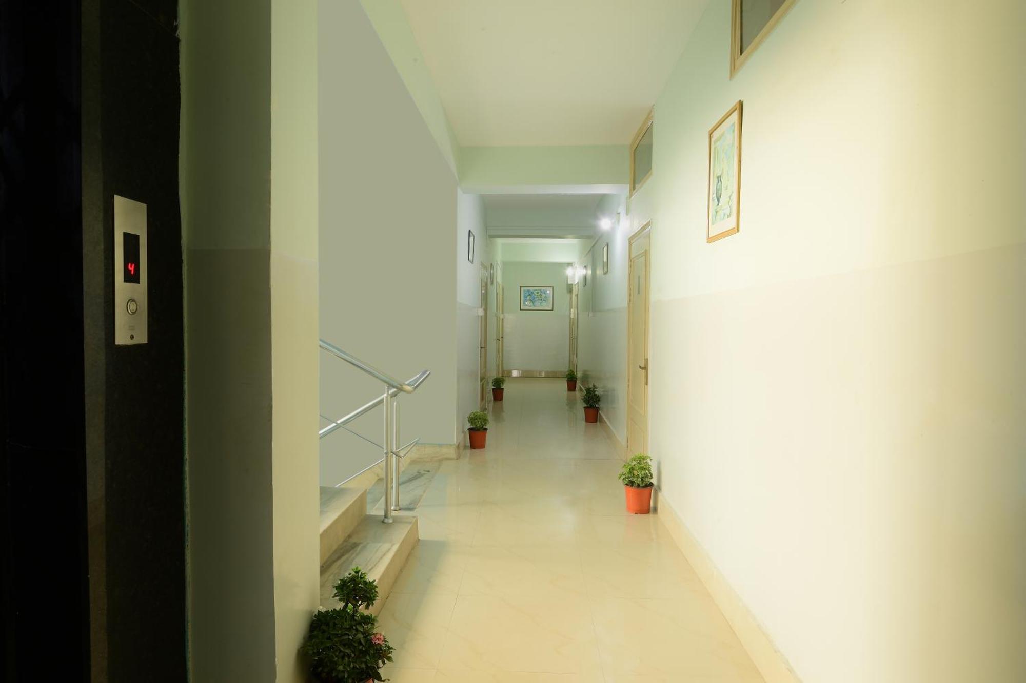 Hotel Bhargav Ґувахаті Екстер'єр фото